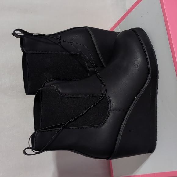 Jessica Carlyle Benedict Black Wedge Heel Chelsea Bootie Size 9 New with Tag - Picture 1 of 6